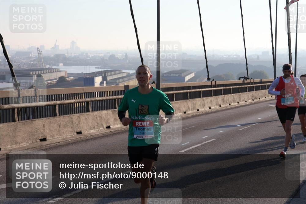 03.10.2025 - Köhlbrandbrückenlauf Julia Fischer http://msf.ph/oto/9000148 03.10.2025 09:20:22 Position 1 3185 meine-sportfotos.de