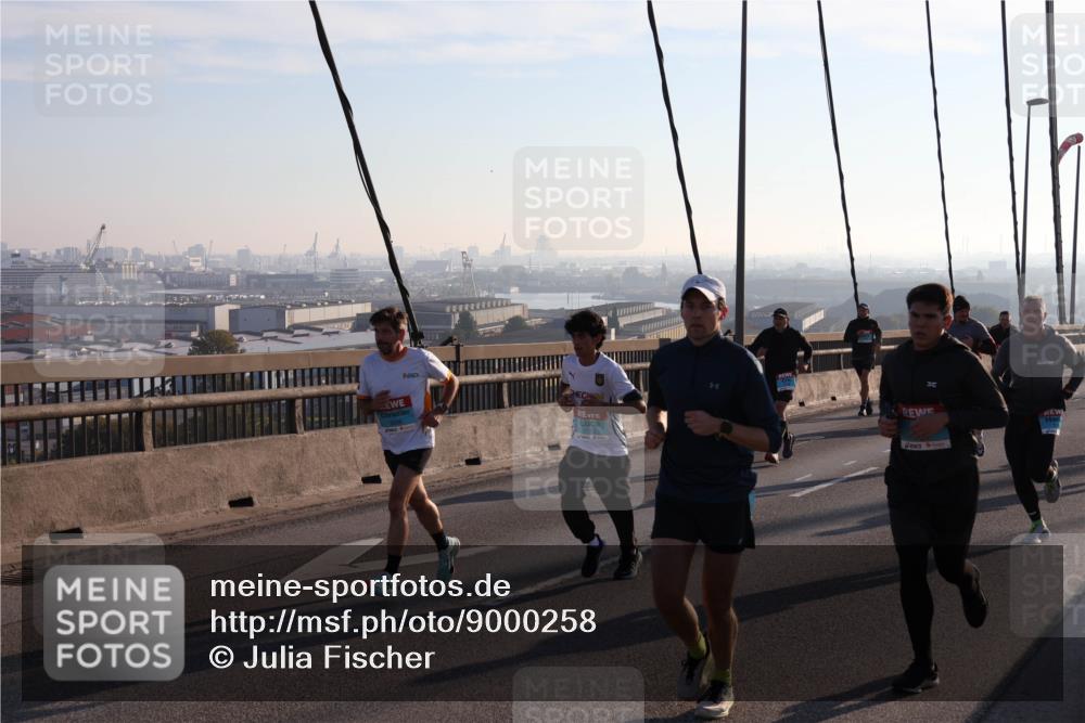03.10.2025 - Köhlbrandbrückenlauf Julia Fischer http://msf.ph/oto/9000258 03.10.2025 09:20:49 Position 1 24 meine-sportfotos.de