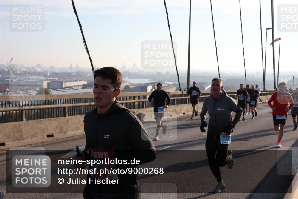 03.10.2025 - Köhlbrandbrückenlauf Julia Fischer http://msf.ph/oto/9000268 03.10.2025 09:20:50 Position 1 3354 meine-sportfotos.de