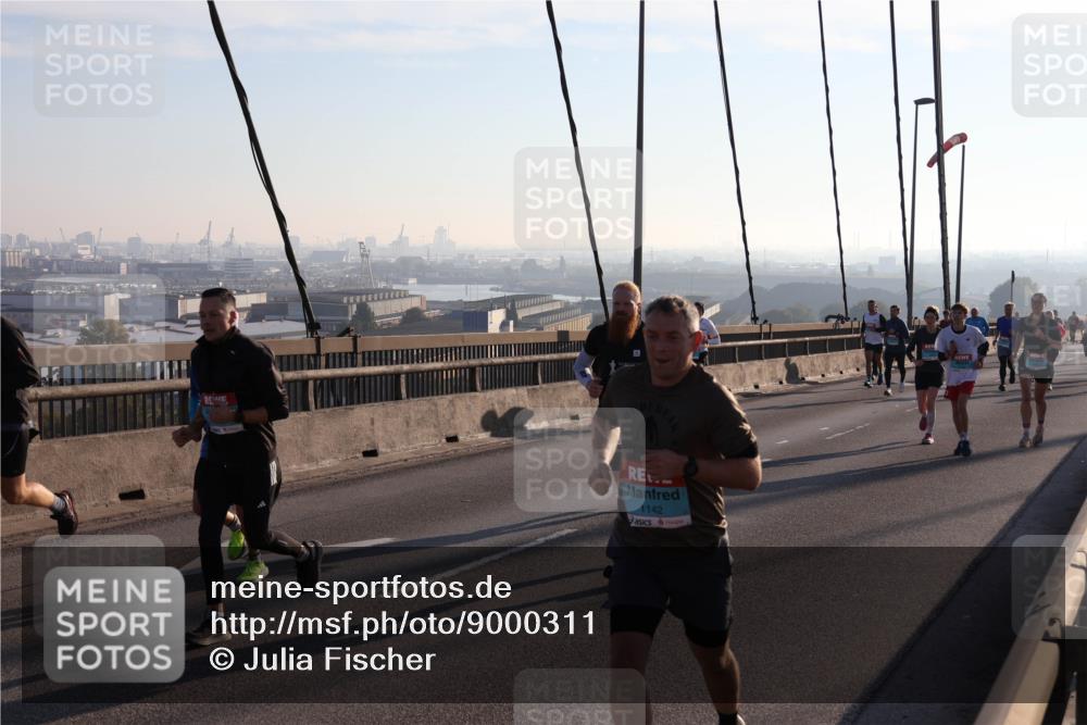 03.10.2025 - Köhlbrandbrückenlauf Julia Fischer http://msf.ph/oto/9000311 03.10.2025 09:20:54 Position 1 1142 meine-sportfotos.de