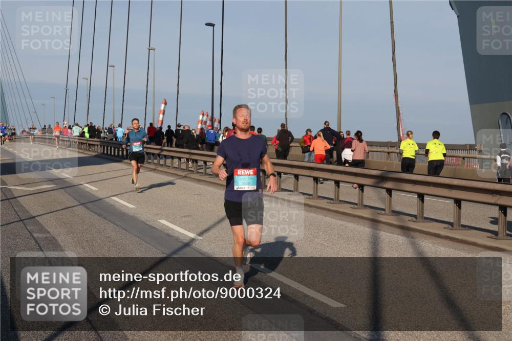 03.10.2025 - Köhlbrandbrückenlauf Julia Fischer http://msf.ph/oto/9000324 03.10.2025 09:34:35 Position 2 3809 meine-sportfotos.de