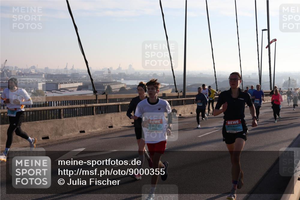 03.10.2025 - Köhlbrandbrückenlauf Julia Fischer http://msf.ph/oto/9000355 03.10.2025 09:20:58 Position 1 2728, 1087 meine-sportfotos.de