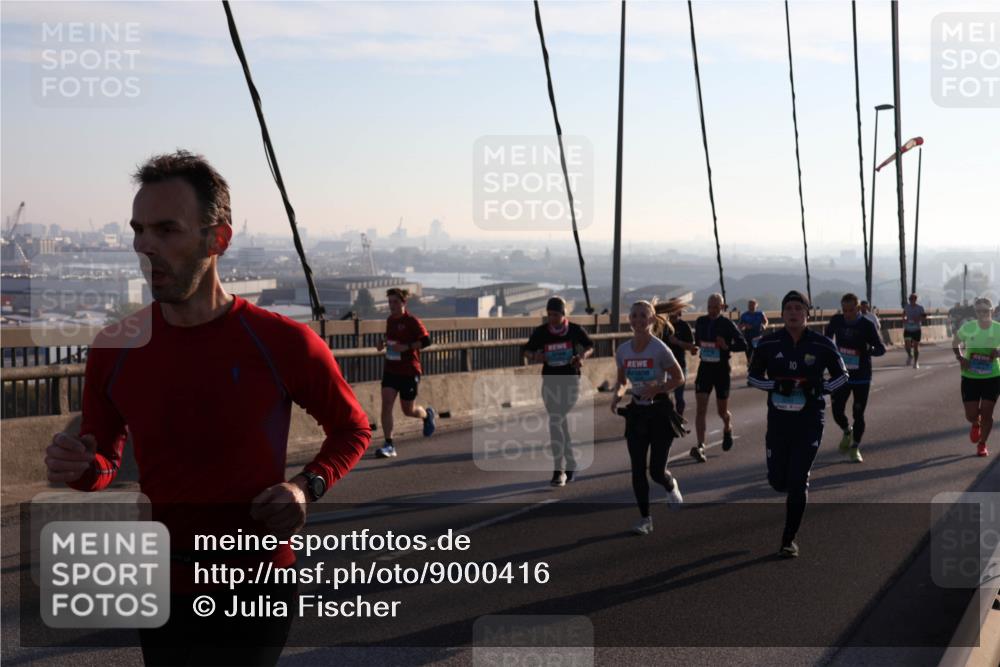 03.10.2025 - Köhlbrandbrückenlauf Julia Fischer http://msf.ph/oto/9000416 03.10.2025 09:21:06 Position 1 10 meine-sportfotos.de