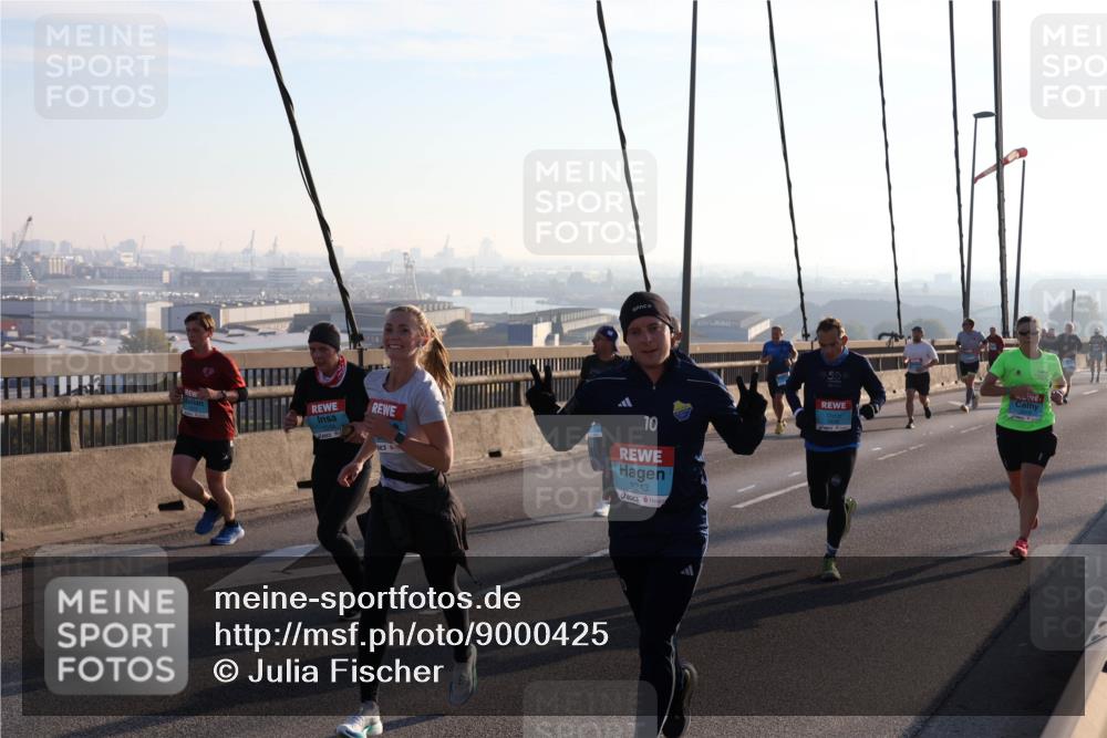 03.10.2025 - Köhlbrandbrückenlauf Julia Fischer http://msf.ph/oto/9000425 03.10.2025 09:21:08 Position 1 10, 3243, 50 meine-sportfotos.de