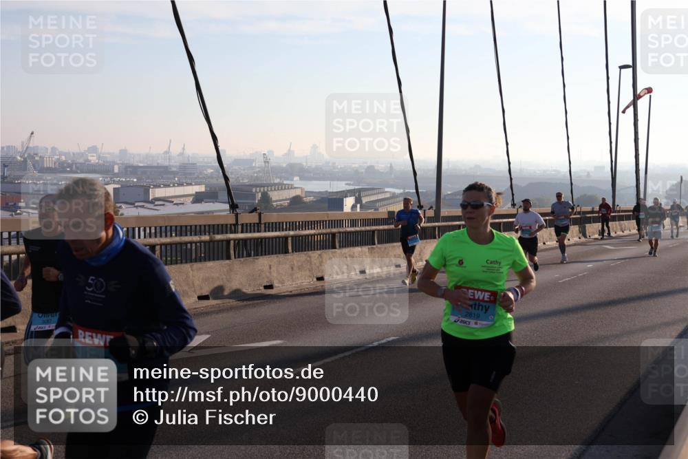 03.10.2025 - Köhlbrandbrückenlauf Julia Fischer http://msf.ph/oto/9000440 03.10.2025 09:21:10 Position 1 50, 2819, 3087, 3836 meine-sportfotos.de
