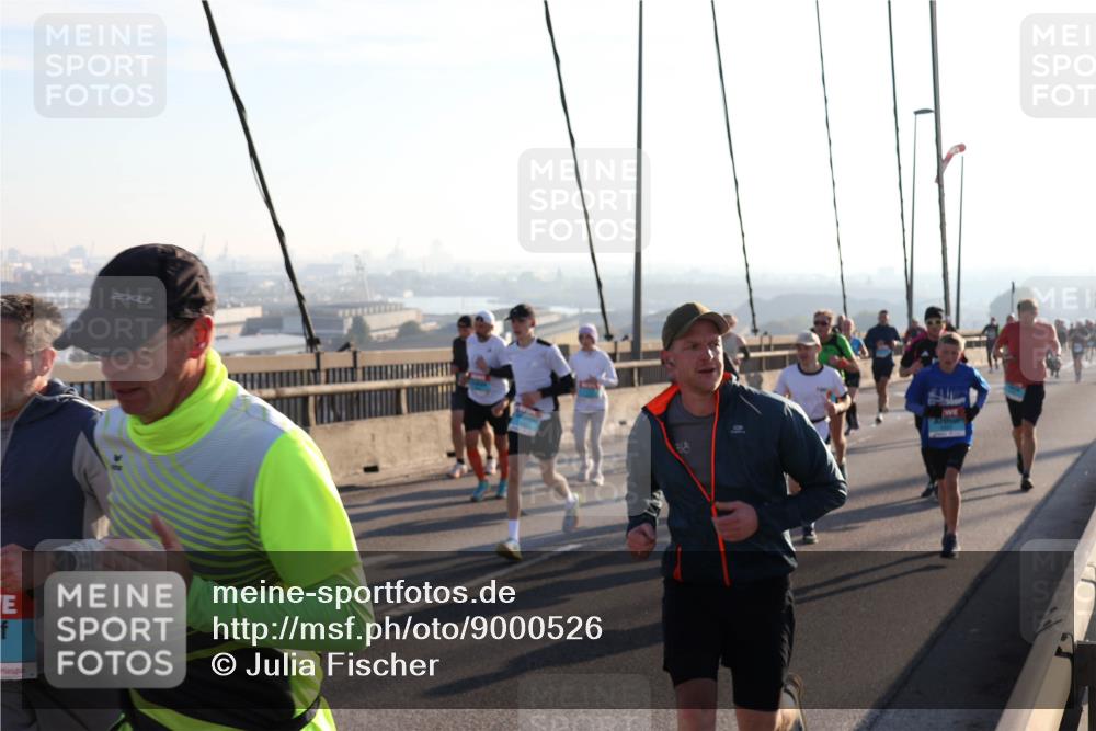 03.10.2025 - Köhlbrandbrückenlauf Julia Fischer http://msf.ph/oto/9000526 03.10.2025 09:21:32 Position 1  meine-sportfotos.de