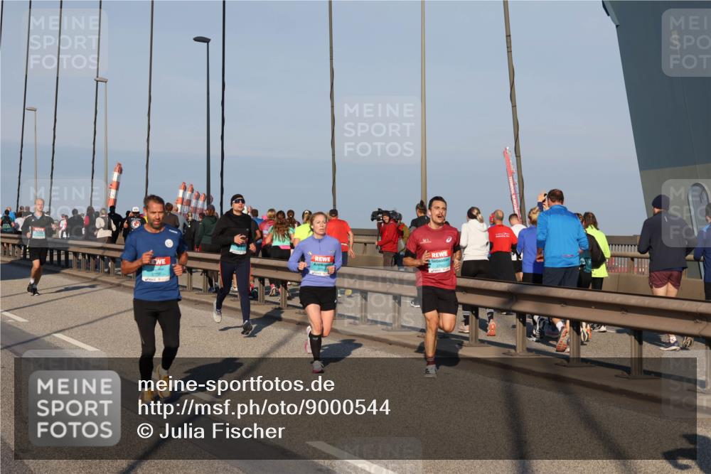 03.10.2025 - Köhlbrandbrückenlauf Julia Fischer http://msf.ph/oto/9000544 03.10.2025 09:35:16 Position 2 3756 meine-sportfotos.de