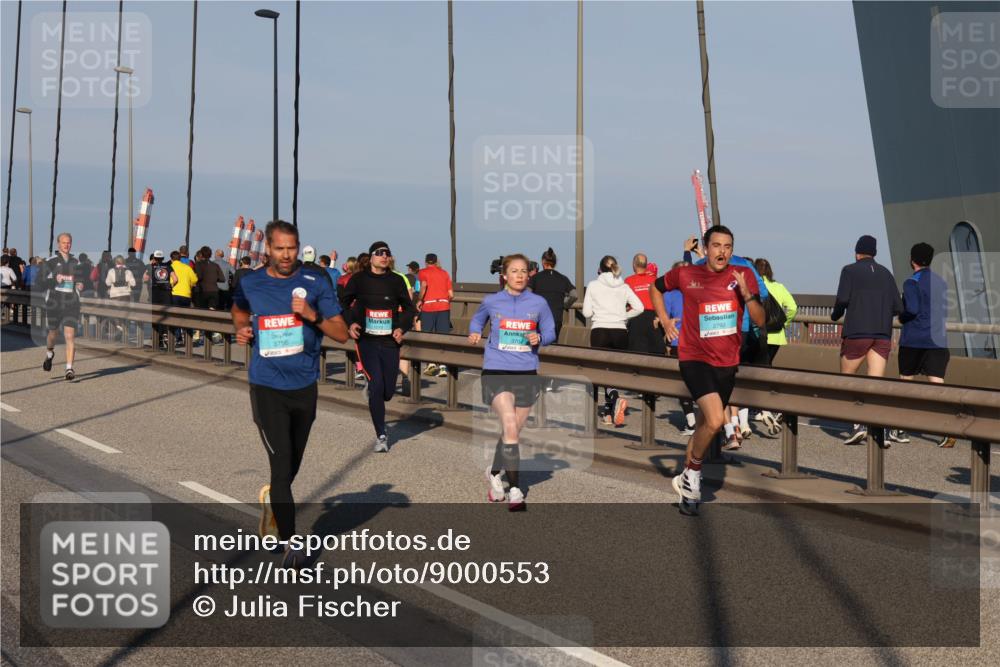 03.10.2025 - Köhlbrandbrückenlauf Julia Fischer http://msf.ph/oto/9000553 03.10.2025 09:35:16 Position 2 2792, 370, 3756 meine-sportfotos.de