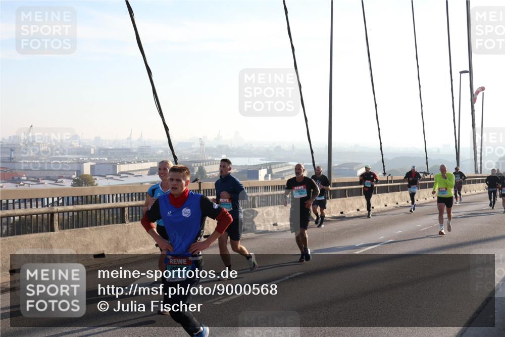 03.10.2025 - Köhlbrandbrückenlauf Julia Fischer http://msf.ph/oto/9000568 03.10.2025 09:21:37 Position 1 2955 meine-sportfotos.de