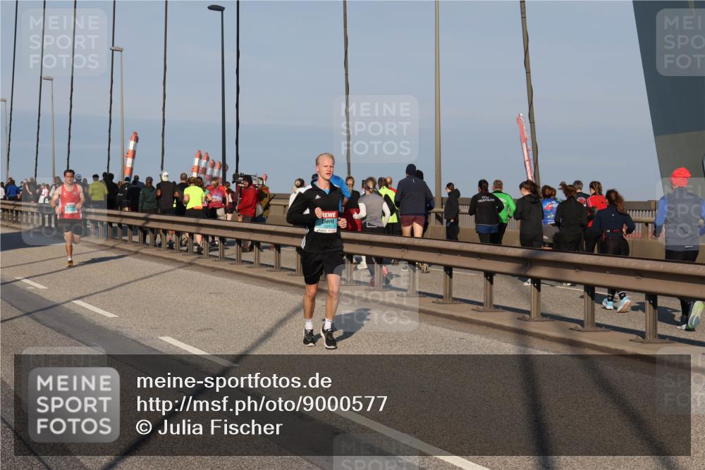 03.10.2025 - Köhlbrandbrückenlauf Julia Fischer http://msf.ph/oto/9000577 03.10.2025 09:35:21 Position 2 1029 meine-sportfotos.de