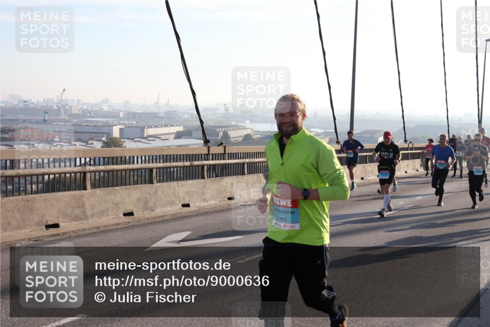 03.10.2025 - Köhlbrandbrückenlauf Julia Fischer http://msf.ph/oto/9000636 03.10.2025 09:21:50 Position 1 2889 meine-sportfotos.de