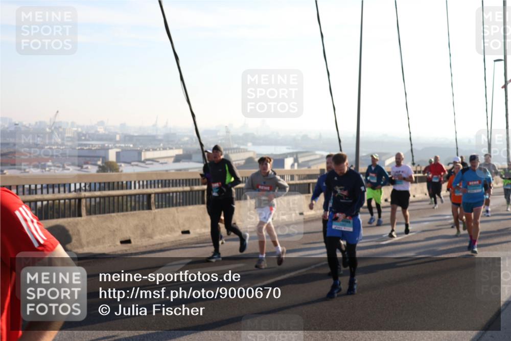 03.10.2025 - Köhlbrandbrückenlauf Julia Fischer http://msf.ph/oto/9000670 03.10.2025 09:21:58 Position 1  meine-sportfotos.de