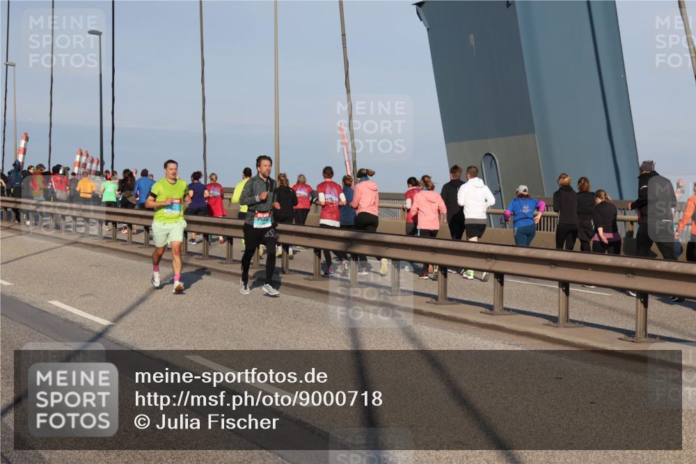 03.10.2025 - Köhlbrandbrückenlauf Julia Fischer http://msf.ph/oto/9000718 03.10.2025 09:36:07 Position 2  meine-sportfotos.de