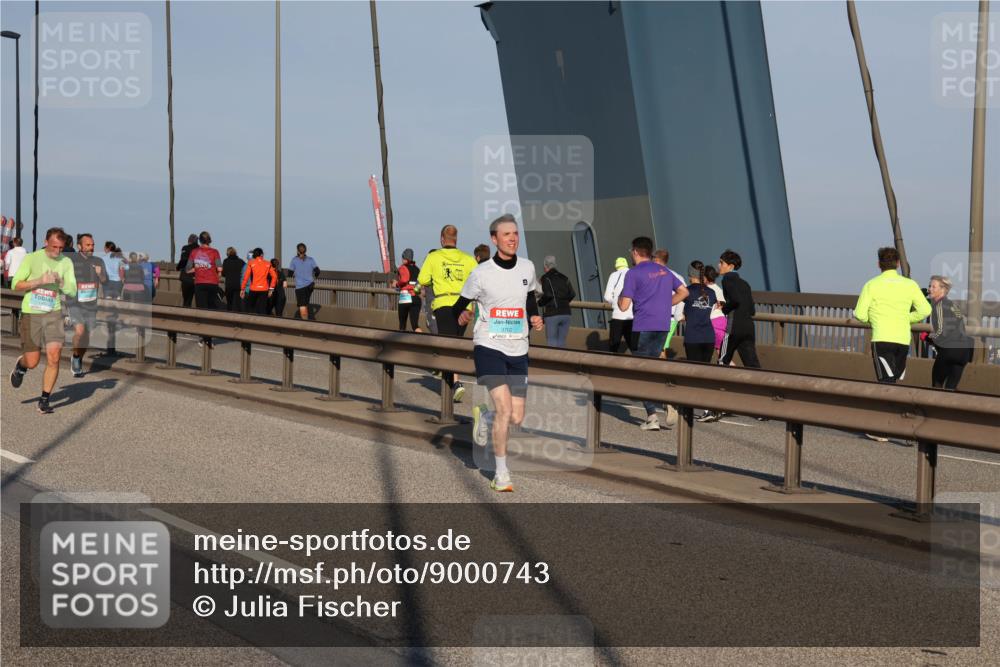 03.10.2025 - Köhlbrandbrückenlauf Julia Fischer http://msf.ph/oto/9000743 03.10.2025 09:36:18 Position 2 3702 meine-sportfotos.de