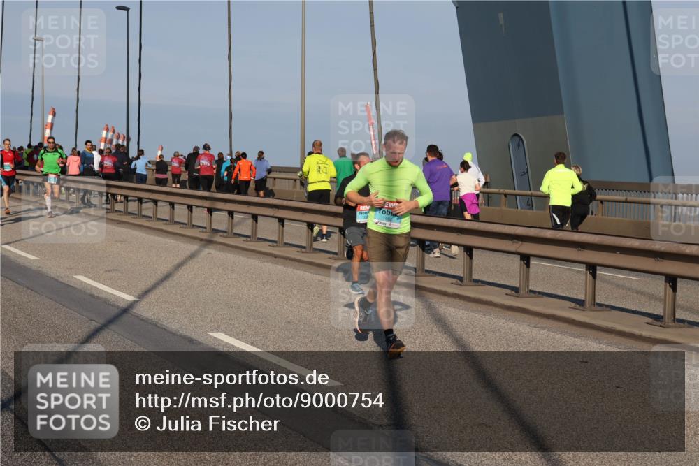 03.10.2025 - Köhlbrandbrückenlauf Julia Fischer http://msf.ph/oto/9000754 03.10.2025 09:36:20 Position 2 1462 meine-sportfotos.de