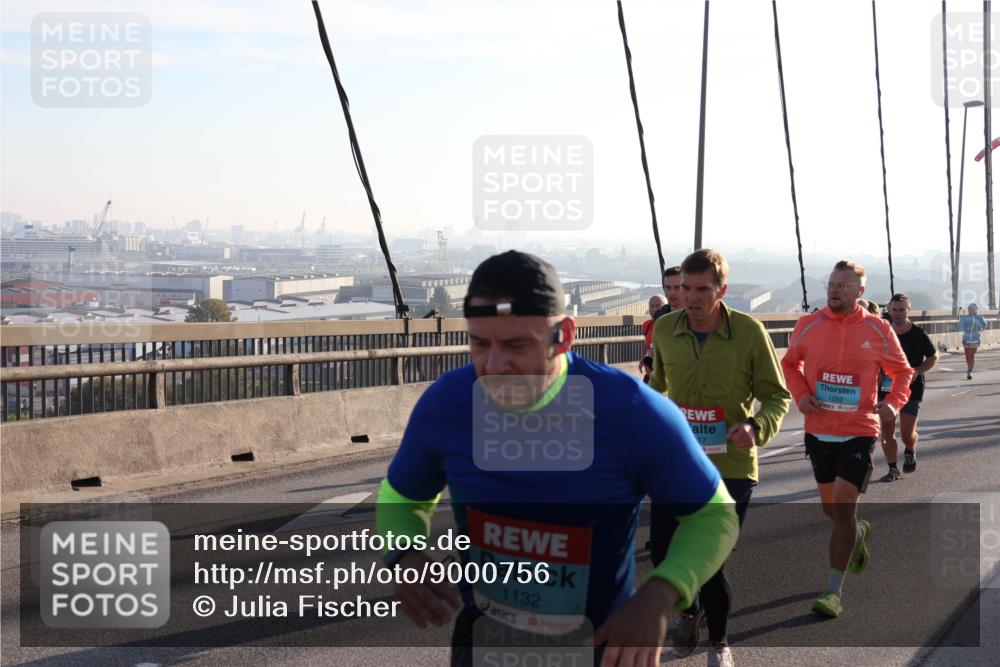 03.10.2025 - Köhlbrandbrückenlauf Julia Fischer http://msf.ph/oto/9000756 03.10.2025 09:22:08 Position 1 1132, 17, 1292 meine-sportfotos.de