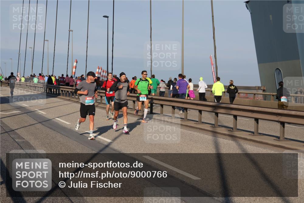 03.10.2025 - Köhlbrandbrückenlauf Julia Fischer http://msf.ph/oto/9000766 03.10.2025 09:36:23 Position 2  meine-sportfotos.de