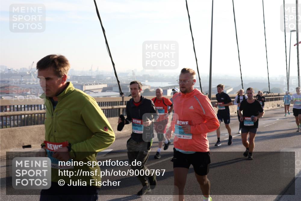03.10.2025 - Köhlbrandbrückenlauf Julia Fischer http://msf.ph/oto/9000767 03.10.2025 09:22:09 Position 1 15175, 1144, 1292 meine-sportfotos.de