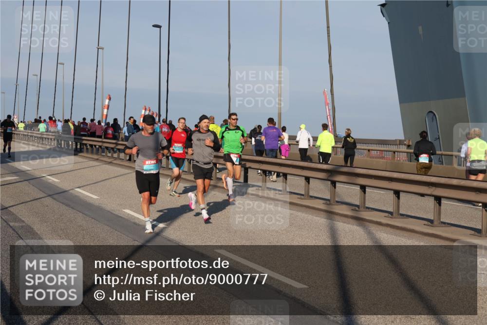 03.10.2025 - Köhlbrandbrückenlauf Julia Fischer http://msf.ph/oto/9000777 03.10.2025 09:36:24 Position 2  meine-sportfotos.de