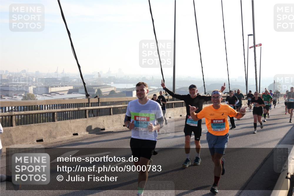 03.10.2025 - Köhlbrandbrückenlauf Julia Fischer http://msf.ph/oto/9000783 03.10.2025 09:22:13 Position 1 1226, 3307, 3495 meine-sportfotos.de
