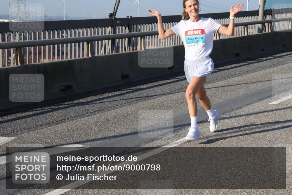 03.10.2025 - Köhlbrandbrückenlauf Julia Fischer http://msf.ph/oto/9000798 03.10.2025 09:36:39 Position 2 3715 meine-sportfotos.de