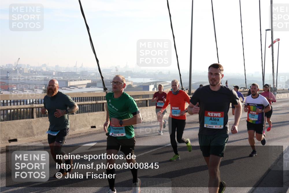 03.10.2025 - Köhlbrandbrückenlauf Julia Fischer http://msf.ph/oto/9000845 03.10.2025 09:22:19 Position 1 3658, 3719, 3659 meine-sportfotos.de