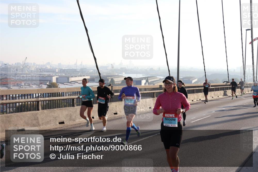 03.10.2025 - Köhlbrandbrückenlauf Julia Fischer http://msf.ph/oto/9000866 03.10.2025 09:22:21 Position 1 1123 meine-sportfotos.de