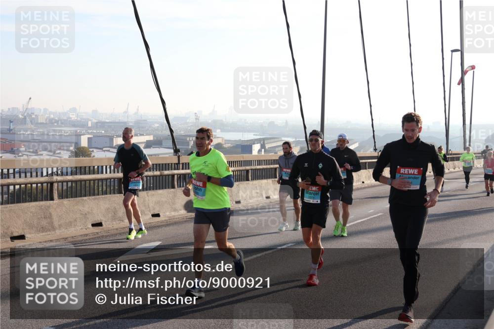 03.10.2025 - Köhlbrandbrückenlauf Julia Fischer http://msf.ph/oto/9000921 03.10.2025 09:22:32 Position 1  meine-sportfotos.de