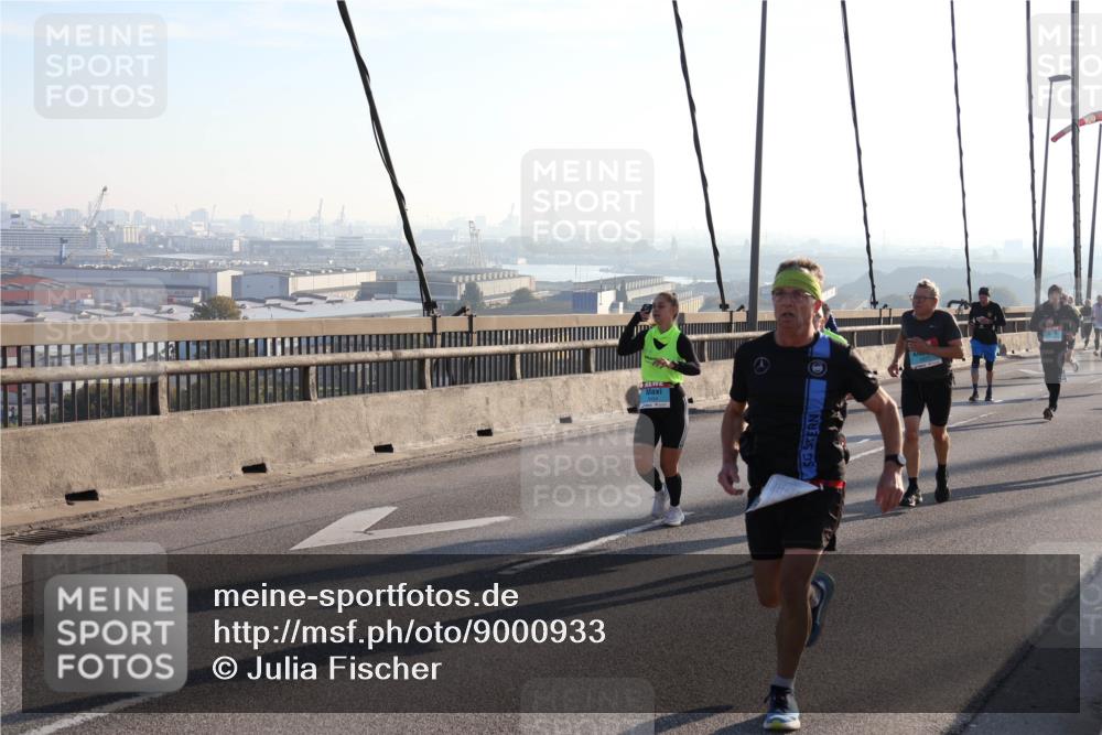 03.10.2025 - Köhlbrandbrückenlauf Julia Fischer http://msf.ph/oto/9000933 03.10.2025 09:22:38 Position 1  meine-sportfotos.de