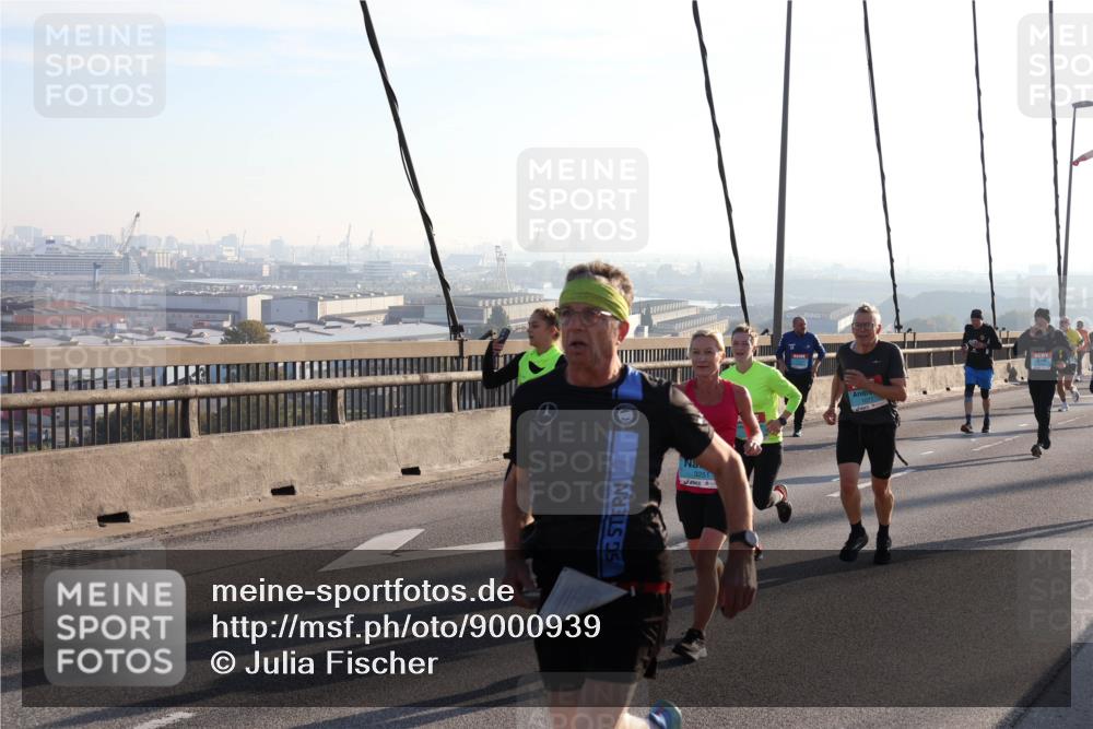 03.10.2025 - Köhlbrandbrückenlauf Julia Fischer http://msf.ph/oto/9000939 03.10.2025 09:22:38 Position 1  meine-sportfotos.de
