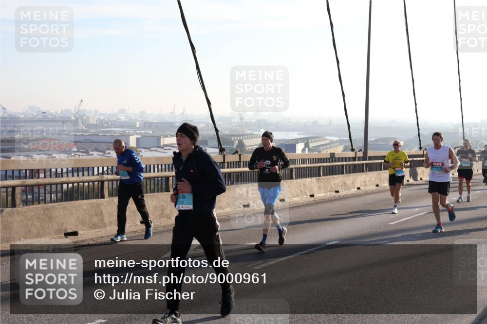 03.10.2025 - Köhlbrandbrückenlauf Julia Fischer http://msf.ph/oto/9000961 03.10.2025 09:22:43 Position 1 216 meine-sportfotos.de