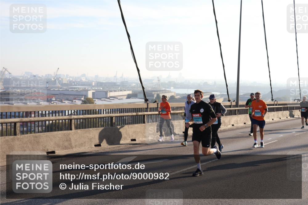 03.10.2025 - Köhlbrandbrückenlauf Julia Fischer http://msf.ph/oto/9000982 03.10.2025 09:22:49 Position 1  meine-sportfotos.de