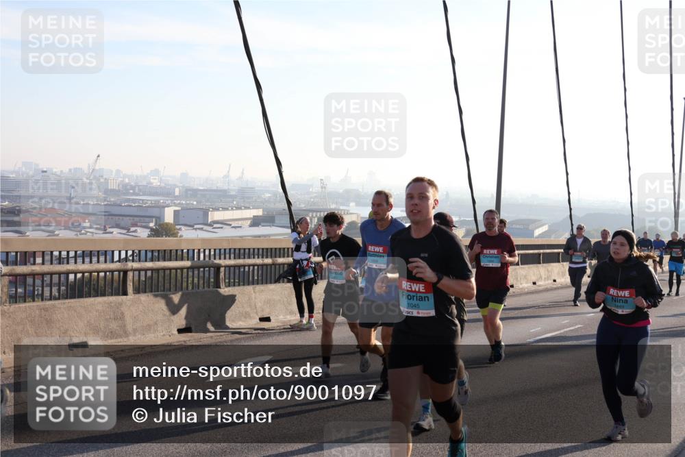 03.10.2025 - Köhlbrandbrückenlauf Julia Fischer http://msf.ph/oto/9001097 03.10.2025 09:23:08 Position 1 1045, 1449 meine-sportfotos.de