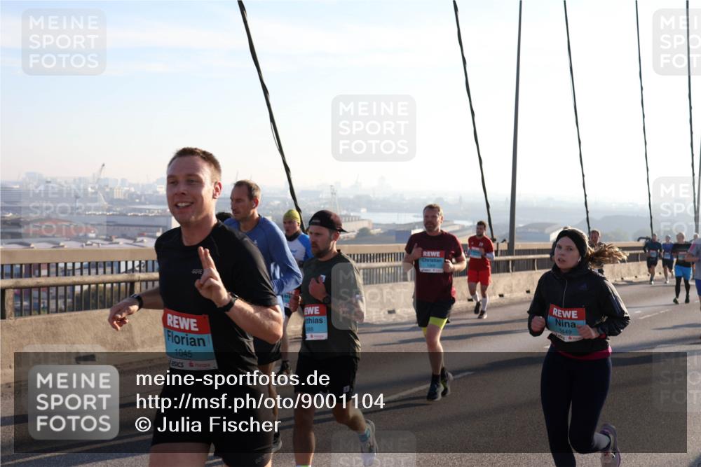 03.10.2025 - Köhlbrandbrückenlauf Julia Fischer http://msf.ph/oto/9001104 03.10.2025 09:23:09 Position 1 1045, 088, 1449 meine-sportfotos.de