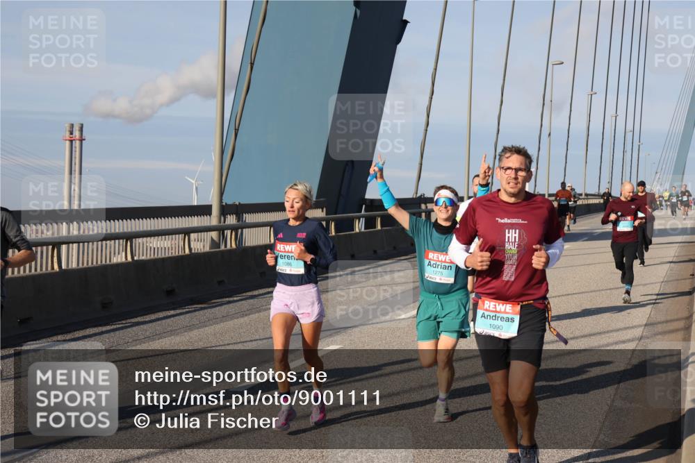 03.10.2025 - Köhlbrandbrückenlauf Julia Fischer http://msf.ph/oto/9001111 03.10.2025 09:37:30 Position 2 1086, 1275, 1090 meine-sportfotos.de