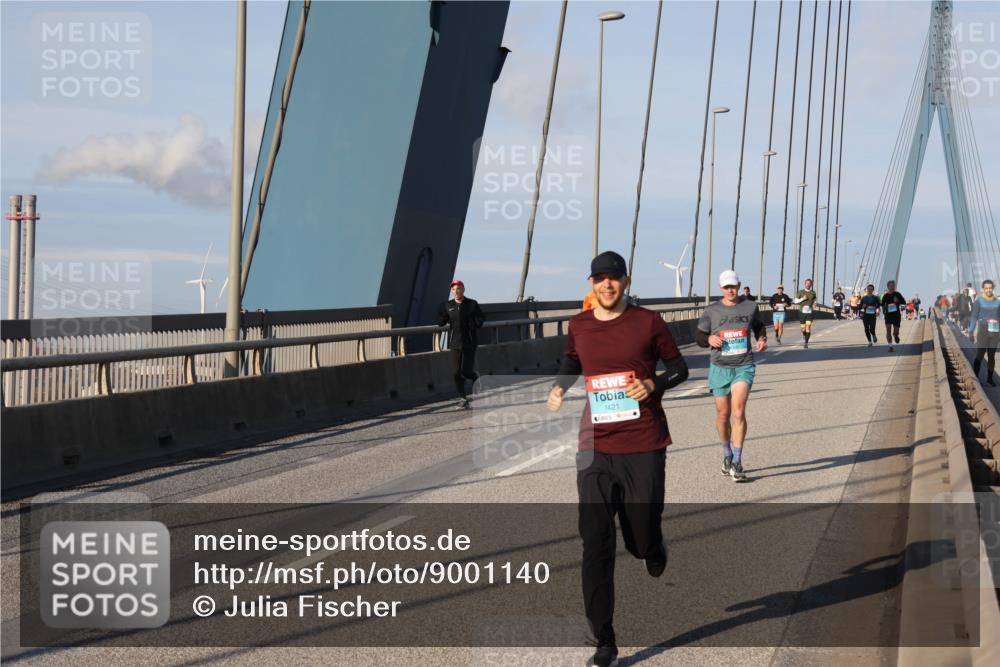 03.10.2025 - Köhlbrandbrückenlauf Julia Fischer http://msf.ph/oto/9001140 03.10.2025 09:37:35 Position 2 1421 meine-sportfotos.de