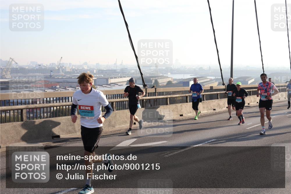 03.10.2025 - Köhlbrandbrückenlauf Julia Fischer http://msf.ph/oto/9001215 03.10.2025 09:23:32 Position 1 3111 meine-sportfotos.de
