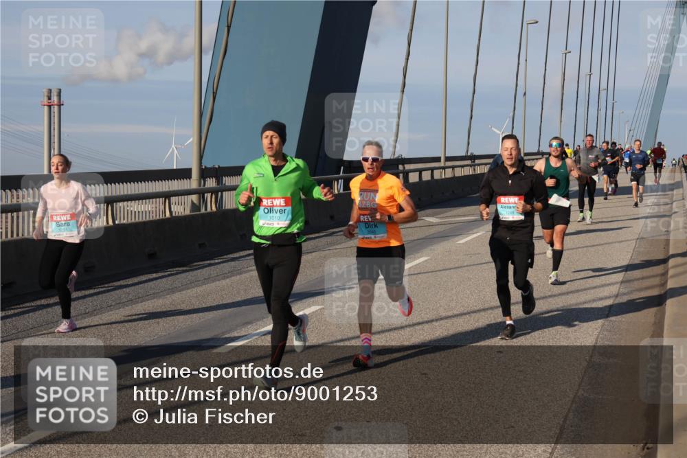 03.10.2025 - Köhlbrandbrückenlauf Julia Fischer http://msf.ph/oto/9001253 03.10.2025 09:38:02 Position 2 1251, 1010, 3043, 1261 meine-sportfotos.de