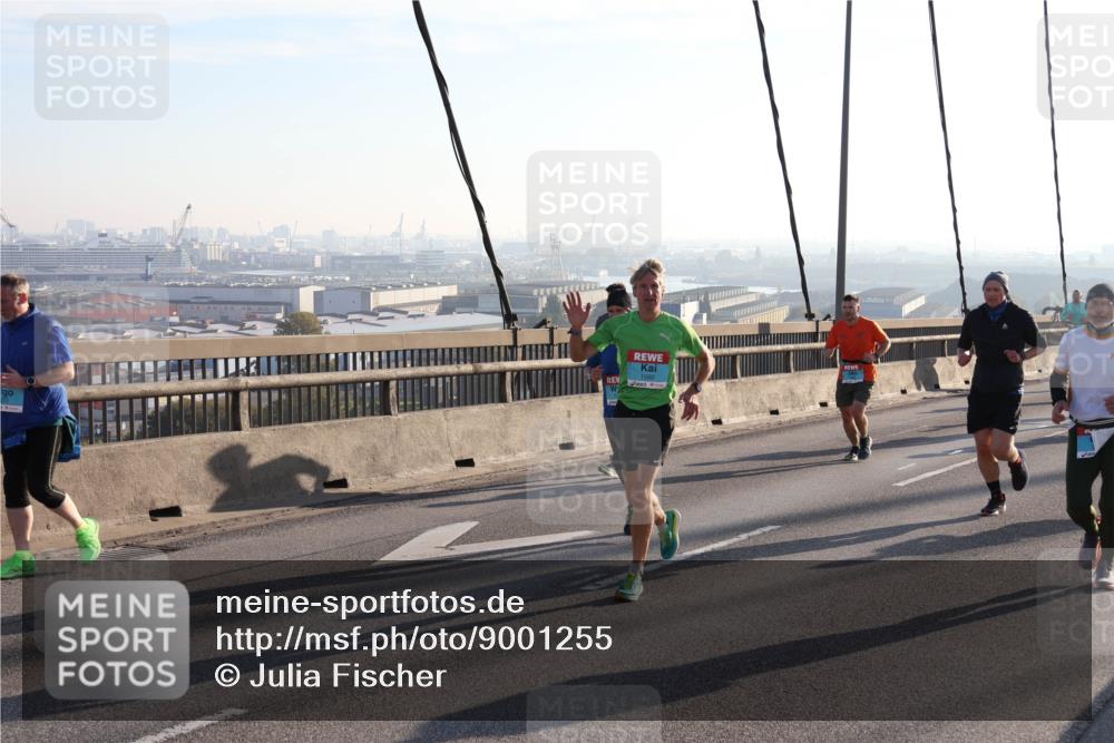 03.10.2025 - Köhlbrandbrückenlauf Julia Fischer http://msf.ph/oto/9001255 03.10.2025 09:23:37 Position 1  meine-sportfotos.de