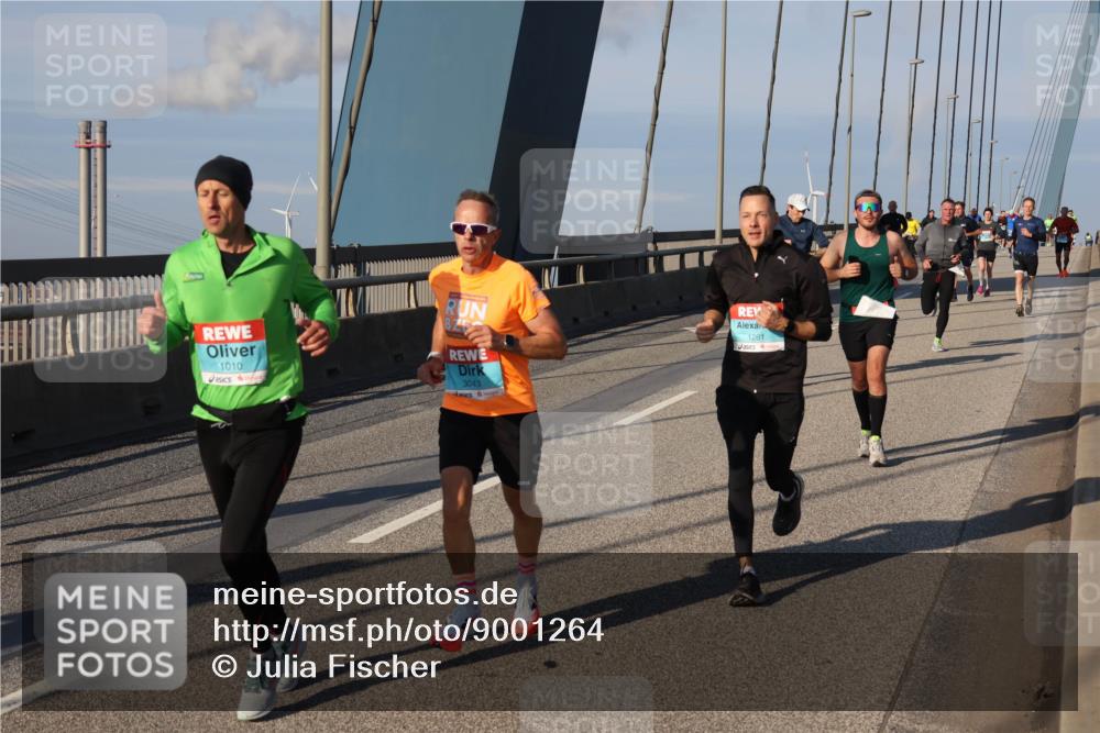 03.10.2025 - Köhlbrandbrückenlauf Julia Fischer http://msf.ph/oto/9001264 03.10.2025 09:38:03 Position 2 1010, 3043, 1261 meine-sportfotos.de