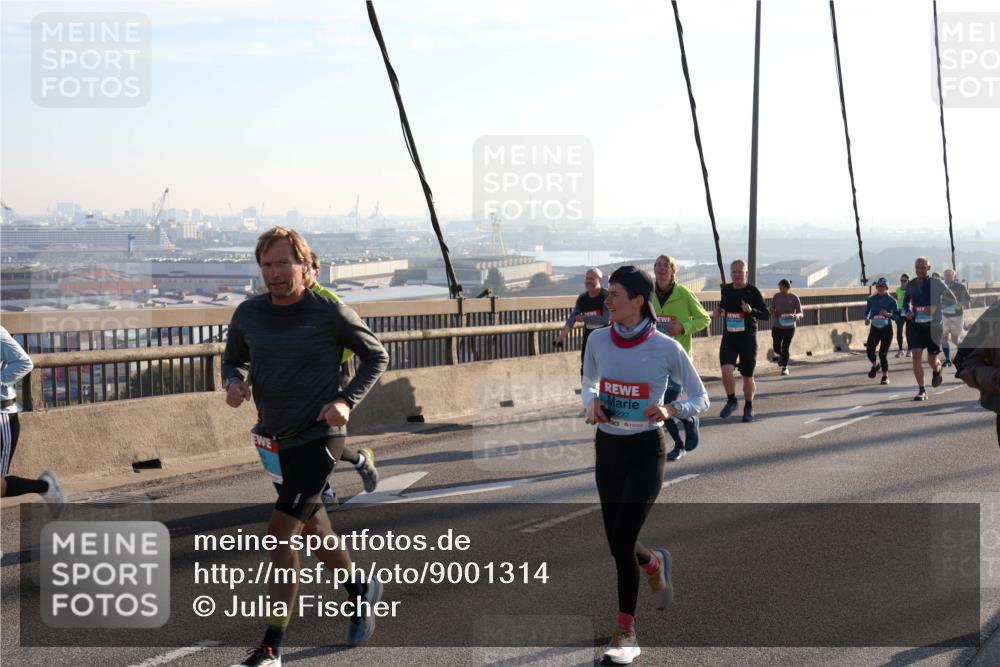 03.10.2025 - Köhlbrandbrückenlauf Julia Fischer http://msf.ph/oto/9001314 03.10.2025 09:23:50 Position 1 8227 meine-sportfotos.de