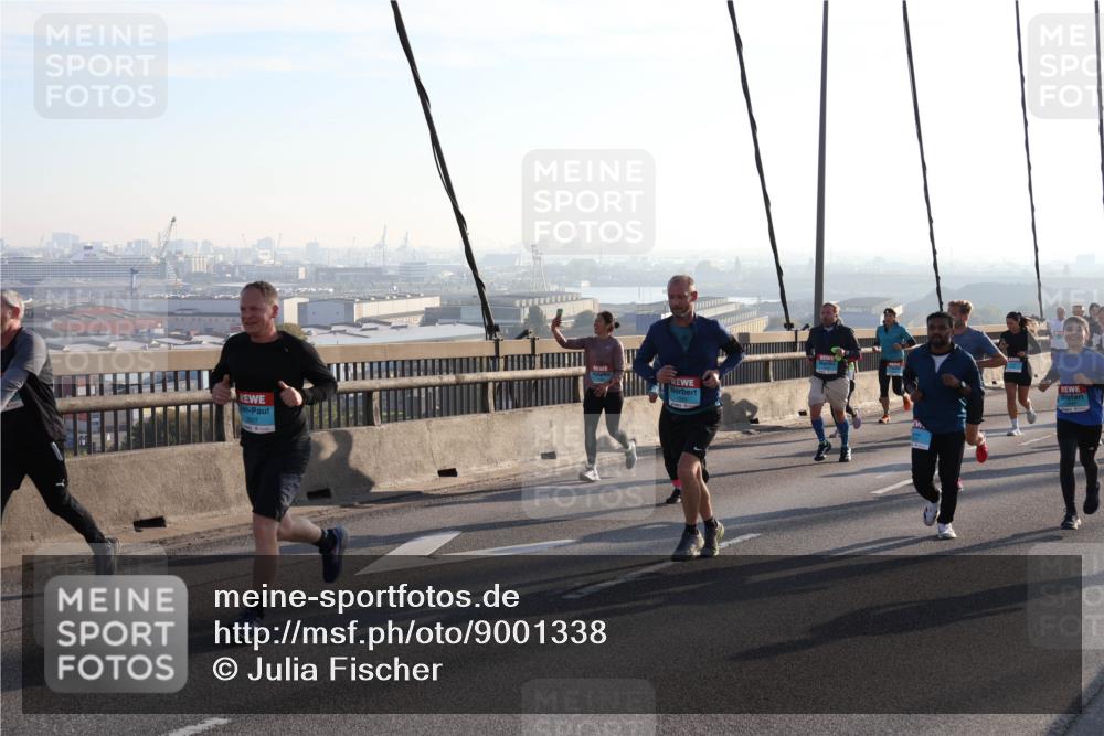 03.10.2025 - Köhlbrandbrückenlauf Julia Fischer http://msf.ph/oto/9001338 03.10.2025 09:23:53 Position 1  meine-sportfotos.de