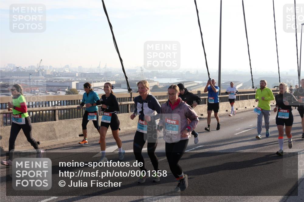 03.10.2025 - Köhlbrandbrückenlauf Julia Fischer http://msf.ph/oto/9001358 03.10.2025 09:23:58 Position 1 3825, 3278, 1864, 3842 meine-sportfotos.de