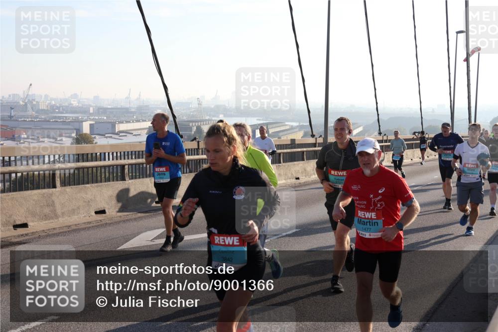 03.10.2025 - Köhlbrandbrückenlauf Julia Fischer http://msf.ph/oto/9001366 03.10.2025 09:24:00 Position 1 3842, 3721, 1477, 1516 meine-sportfotos.de