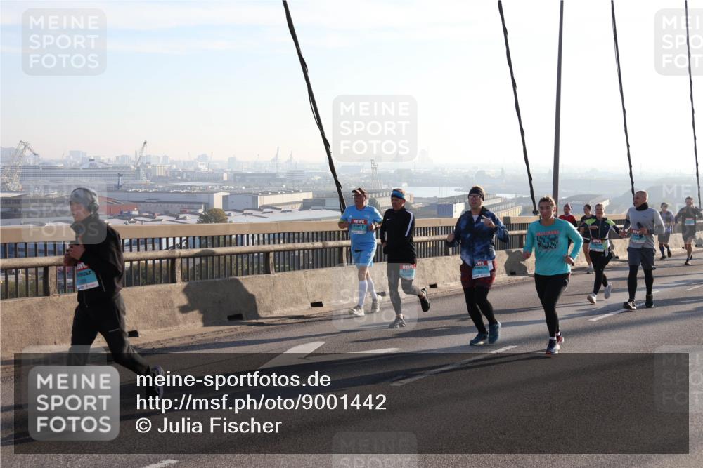 03.10.2025 - Köhlbrandbrückenlauf Julia Fischer http://msf.ph/oto/9001442 03.10.2025 09:24:20 Position 1  meine-sportfotos.de
