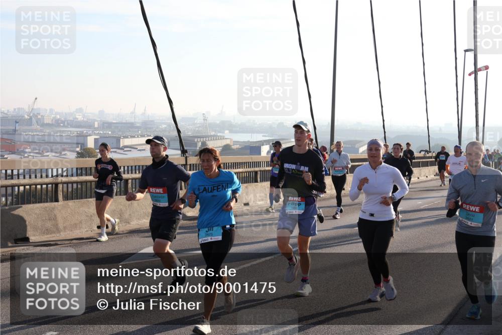 03.10.2025 - Köhlbrandbrückenlauf Julia Fischer http://msf.ph/oto/9001475 03.10.2025 09:24:24 Position 1 3425, 1486, 3821 meine-sportfotos.de