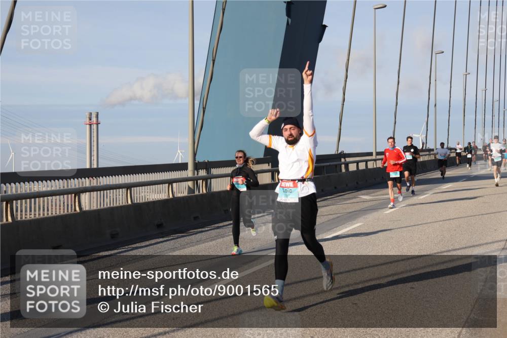 03.10.2025 - Köhlbrandbrückenlauf Julia Fischer http://msf.ph/oto/9001565 03.10.2025 09:39:15 Position 2 1 meine-sportfotos.de