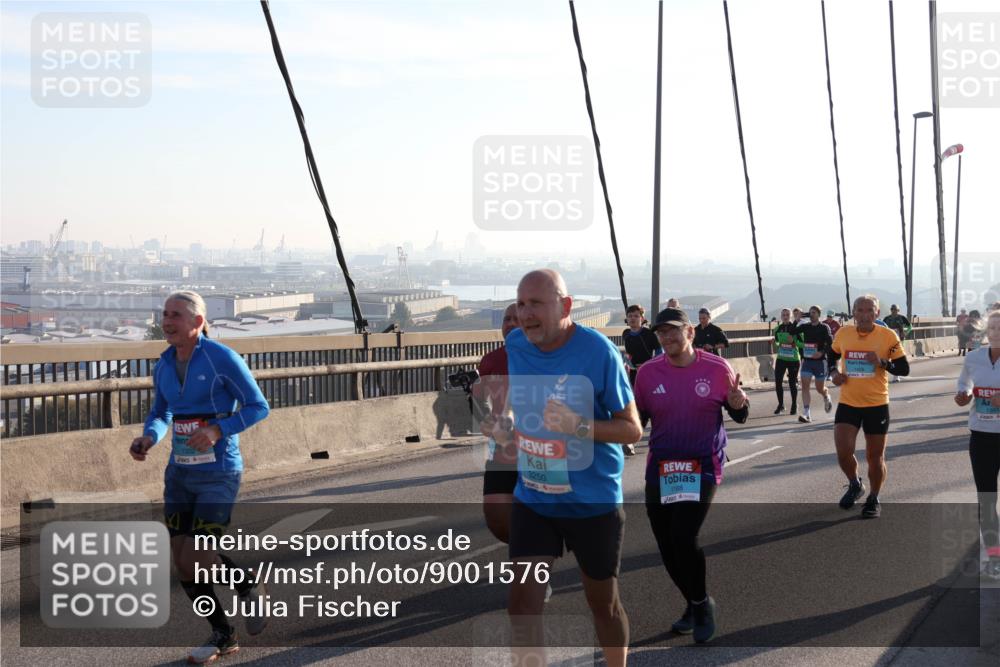 03.10.2025 - Köhlbrandbrückenlauf Julia Fischer http://msf.ph/oto/9001576 03.10.2025 09:24:33 Position 1 3250 meine-sportfotos.de