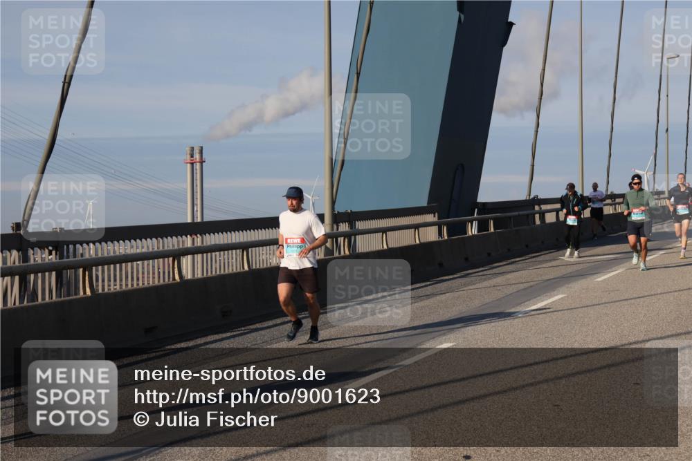 03.10.2025 - Köhlbrandbrückenlauf Julia Fischer http://msf.ph/oto/9001623 03.10.2025 09:39:23 Position 2  meine-sportfotos.de