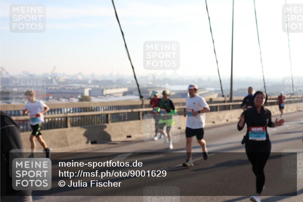 03.10.2025 - Köhlbrandbrückenlauf Julia Fischer http://msf.ph/oto/9001629 03.10.2025 09:24:41 Position 1  meine-sportfotos.de